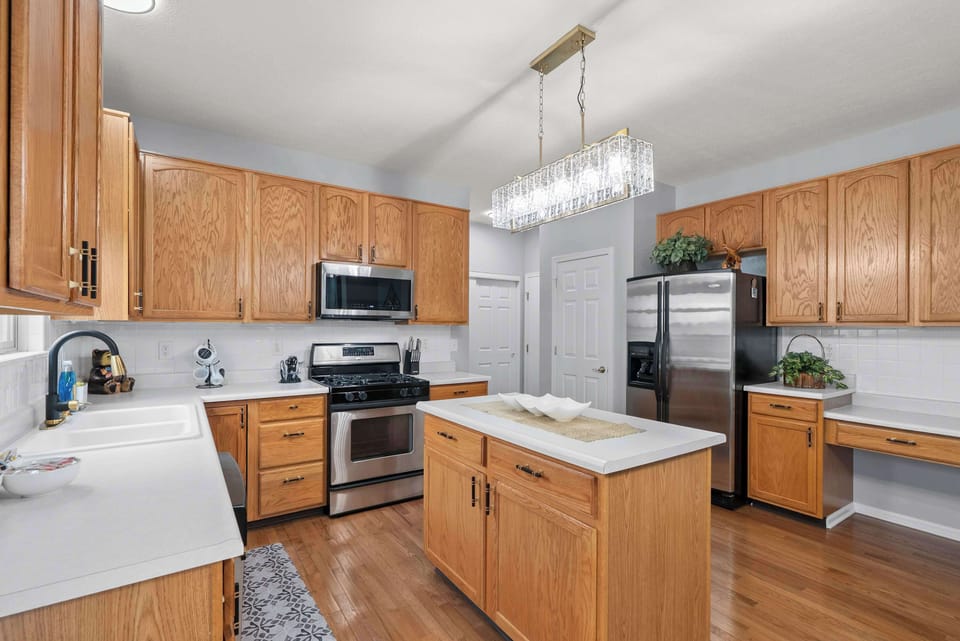 House, Multiple Beds, Patio, Garden View (Pickerington Haven) | Private kitchen | Fridge, microwave, oven, stovetop