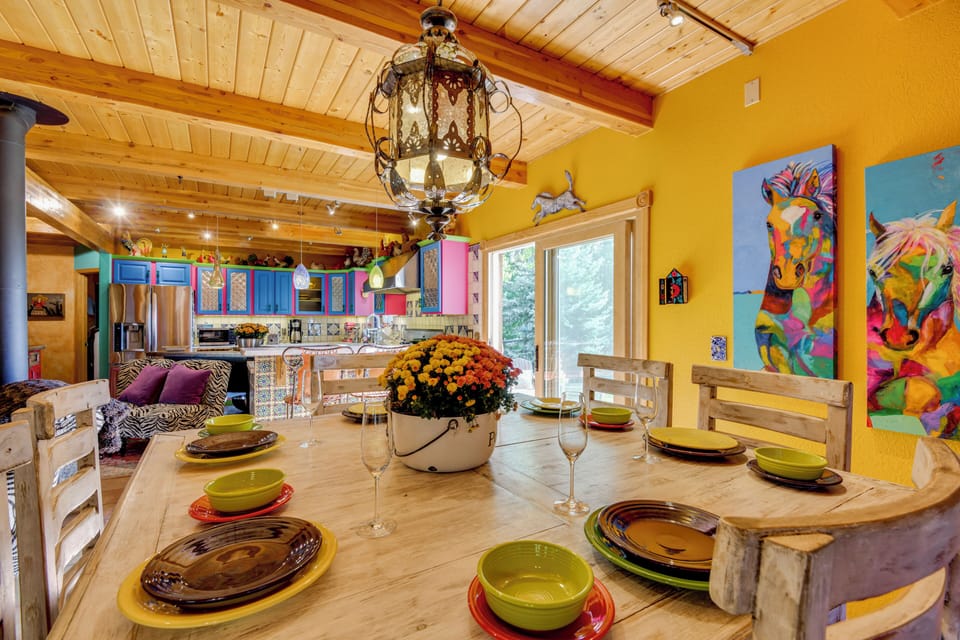Dining Area | Free WiFi | Workspace | Books