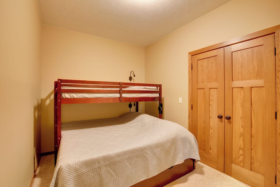 Bonus Room | King Bed w/ Twin Trundle | Lofted Twin Bed