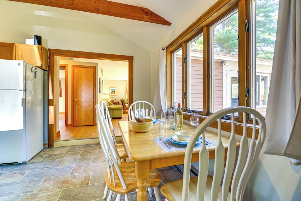 Dining Area | Dishware/Flatware