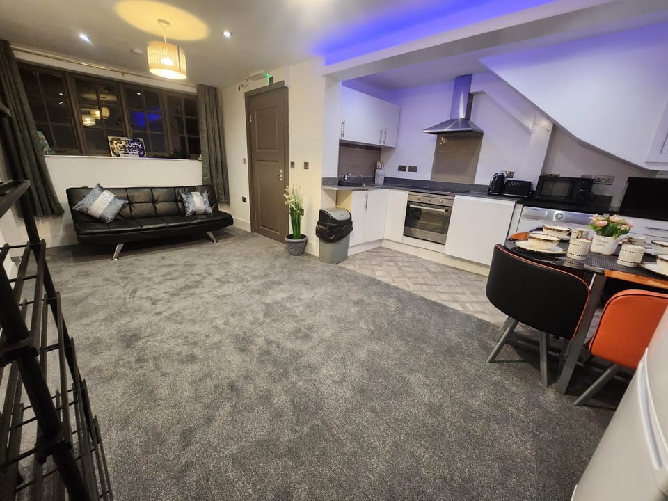 Charming Tudor White House Cottage  Room  Apartment  Kitchen Living RoomOld Trafford  Manchester 
