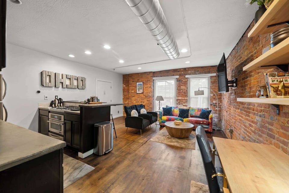 Condo, 1 Queen Bed, Kitchen, City View (Short North Lounge) | Living area | 42-inch flat-screen TV with digital channels