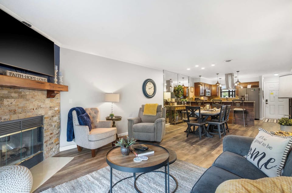 Condo, Multiple Beds, Balcony, Garden View (Blue Royale Retreat) | Living area | 42-inch flat-screen TV with digital channels, fireplace