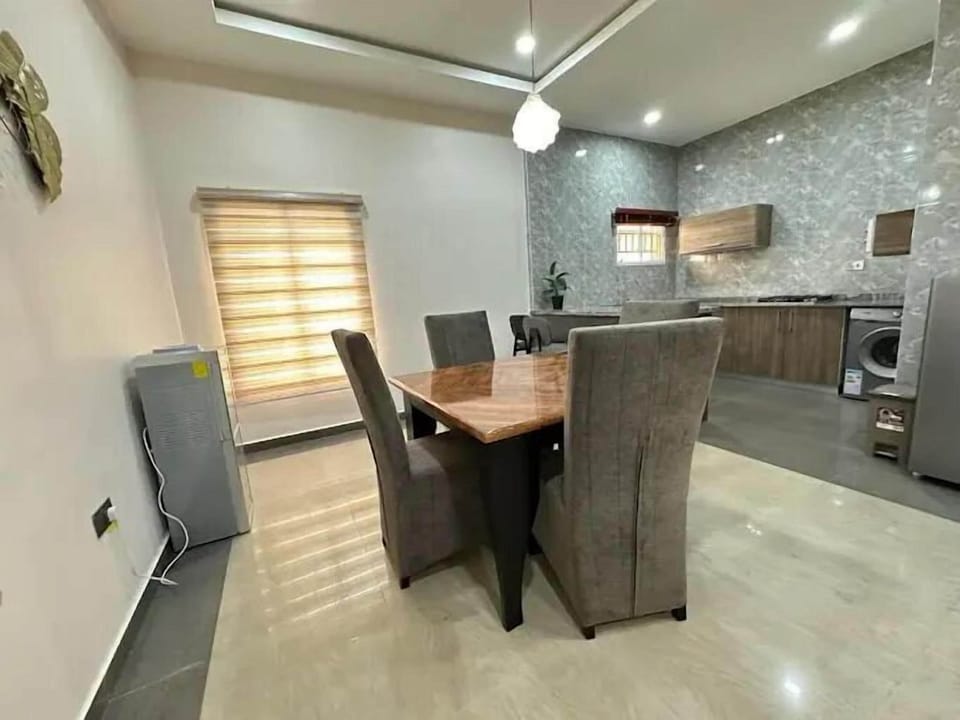 Junior Apartment, Balcony, City View | Dining room