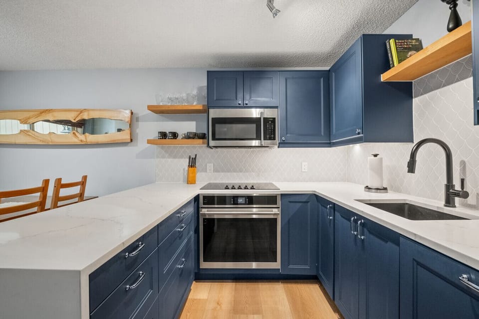 Full kitchen with a drip coffee machine, electric kettle, crockpot/slow cooker and a dedicated wine fridge.
