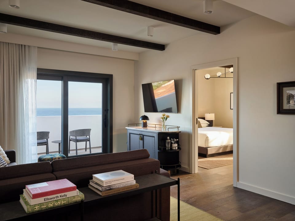 Suite, 1 Bedroom, Roll-in Shower, Balcony (Mobility Accessible, Bay View) | Living area | Smart TV, Netflix, Hulu, pay movies
