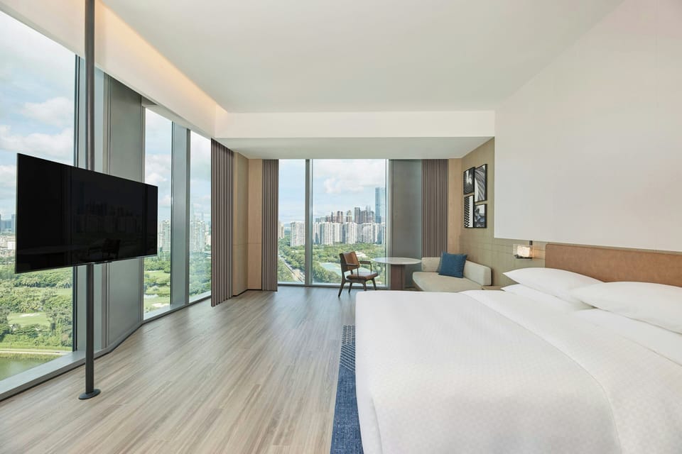 In-room safe, laptop workspace, blackout drapes, iron/ironing board