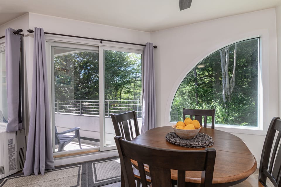 Condo, 1 Bedroom | Dining