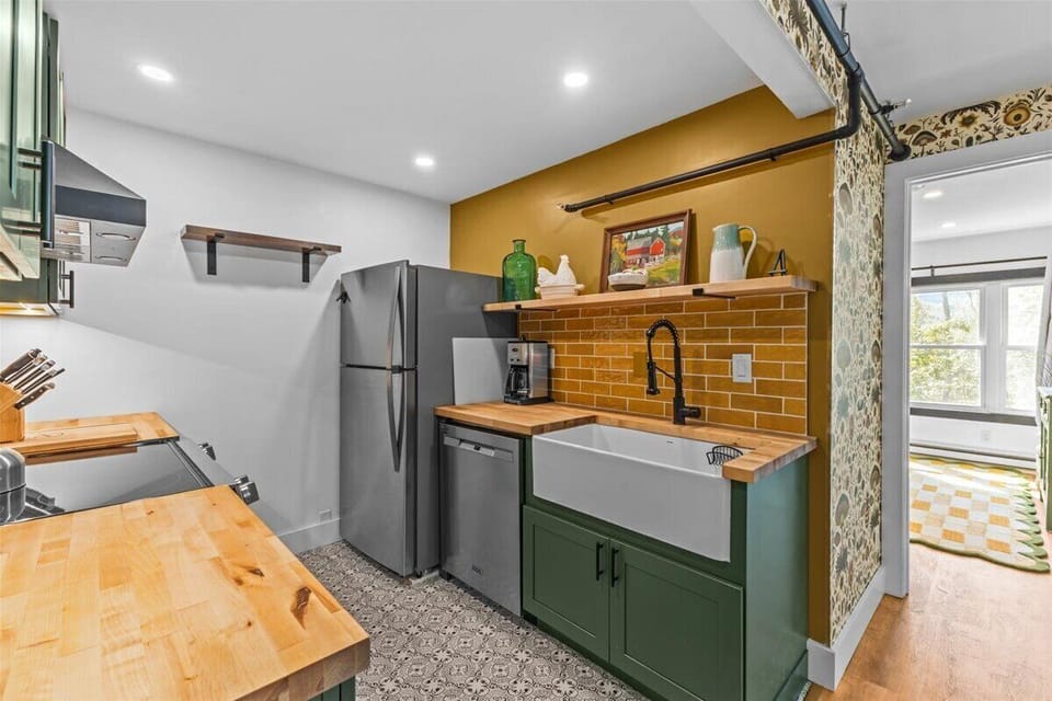Stylish & Unique 2BR Stowe Condo: Newly Renovated! (6088)