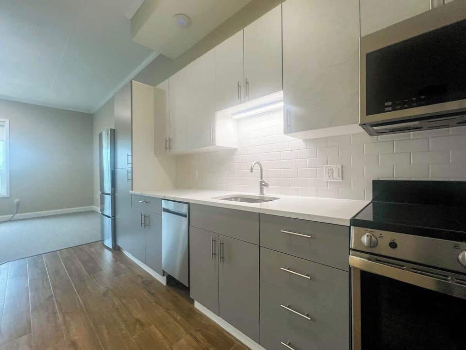Kitchen (Another view)