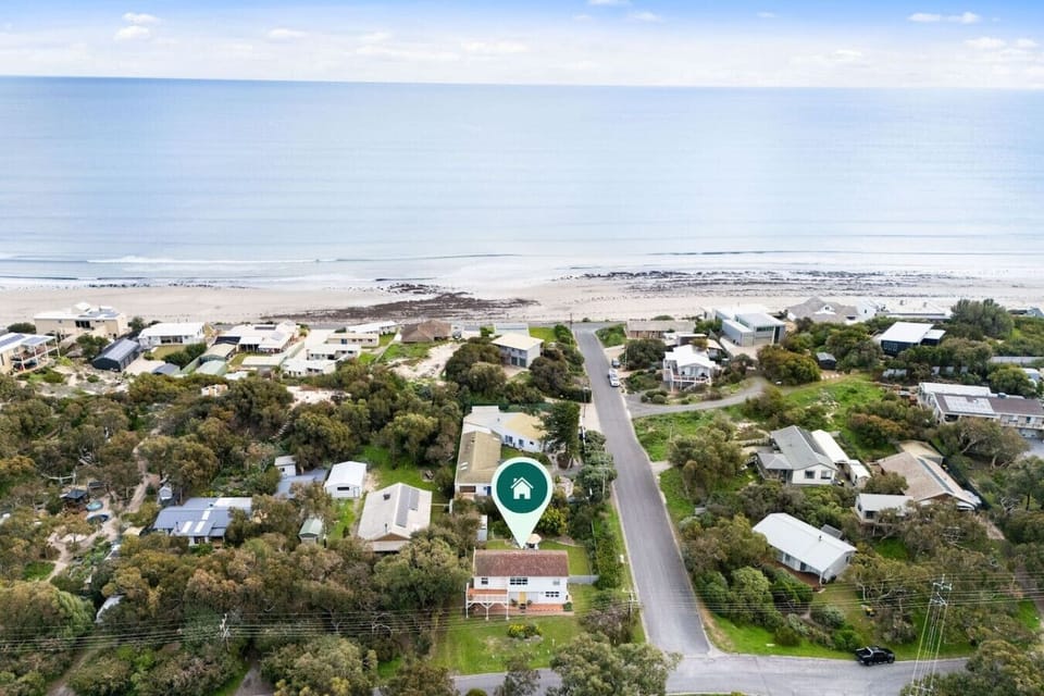 Enjoy easy access to the beach and Aldinga’s best cafes, bakeries and wine bars—all just minutes away. _