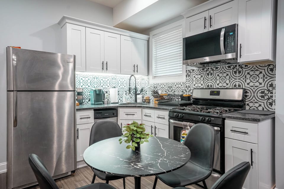 Full modern kitchen at The Loft at Cedar Park – Perfect for long stays.