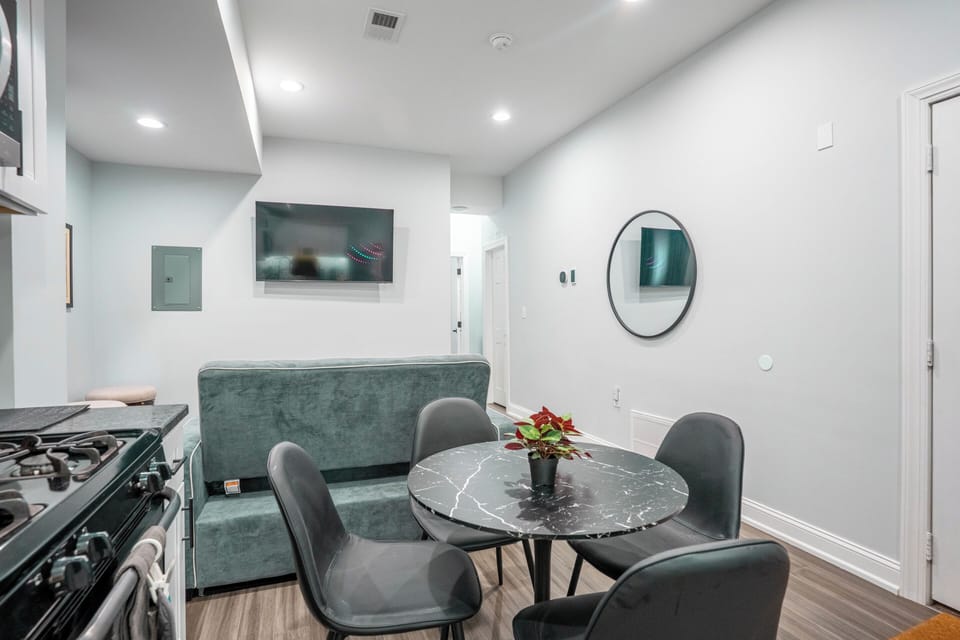 The Loft at Cedar Park: Elegant dining area and dedicated laptop workspace.
