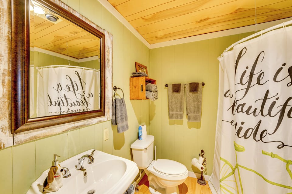Bathroom | Towels Provided | Complimentary Toiletries | Hair Dryer