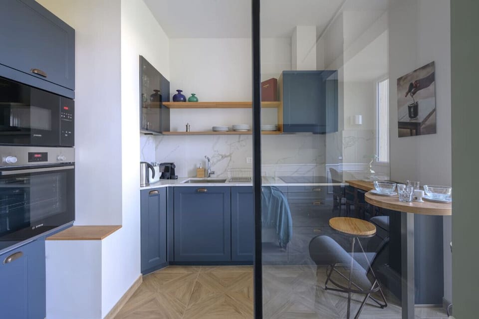 Sleek, modern, and fully equipped. Everything you need to prepare a delightful Italian coffee in the morning or a romantic dinner for two.