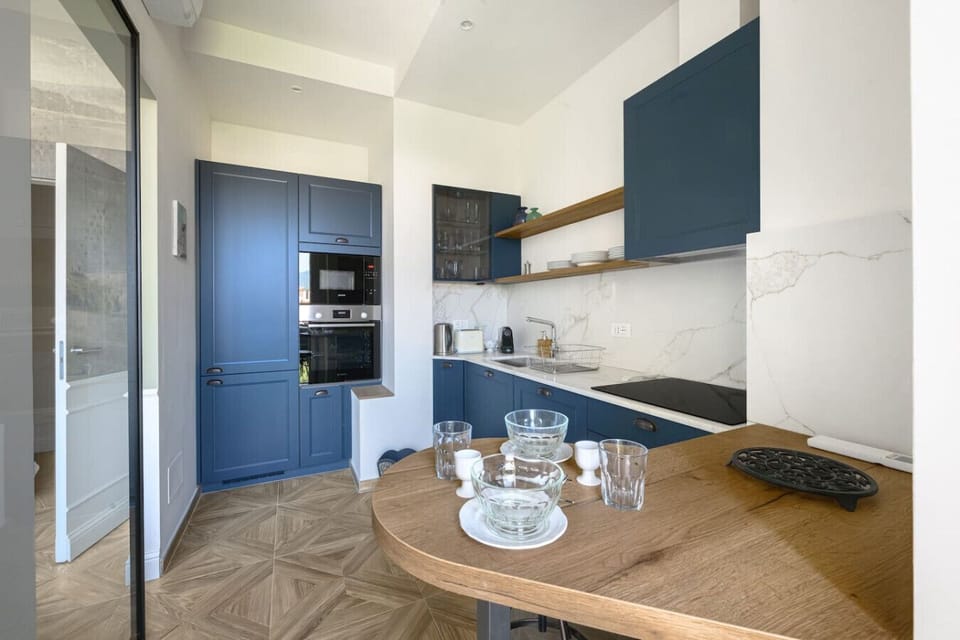 Start your day like a true Italian with an espresso from your own stylish kitchen.