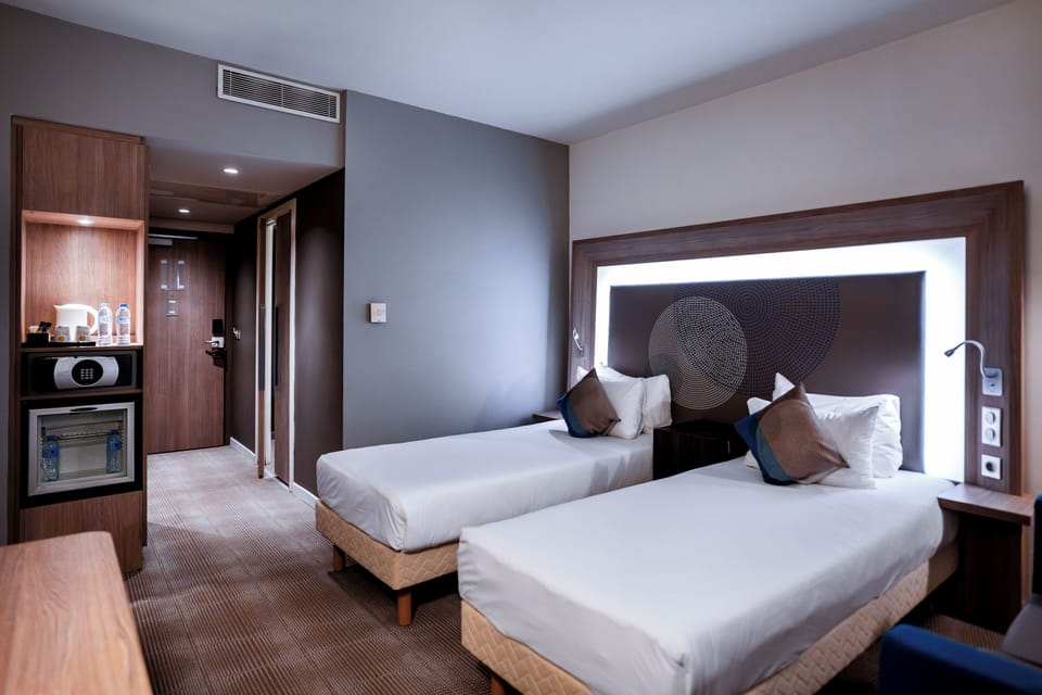 Classic Twin Room | Premium bedding, minibar, in-room safe, laptop workspace
