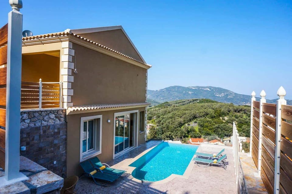 Villa Exterior with Pool and Garden – A view of the villa’s elegant design with its private pool and surrounding outdoor space.