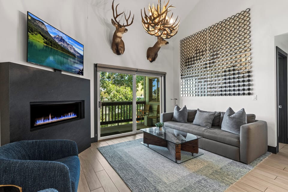 Snow Flower 126 has a modern mountain living room design with stylish furnishings.