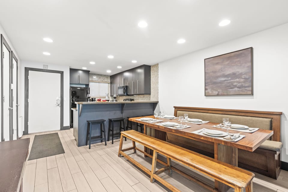 Snow Flower 126 has a dining area with seating for 8 guests.