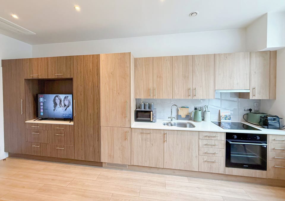 Bright open-plan studio flat near St John’s Wood, Marylebone, Regents Park