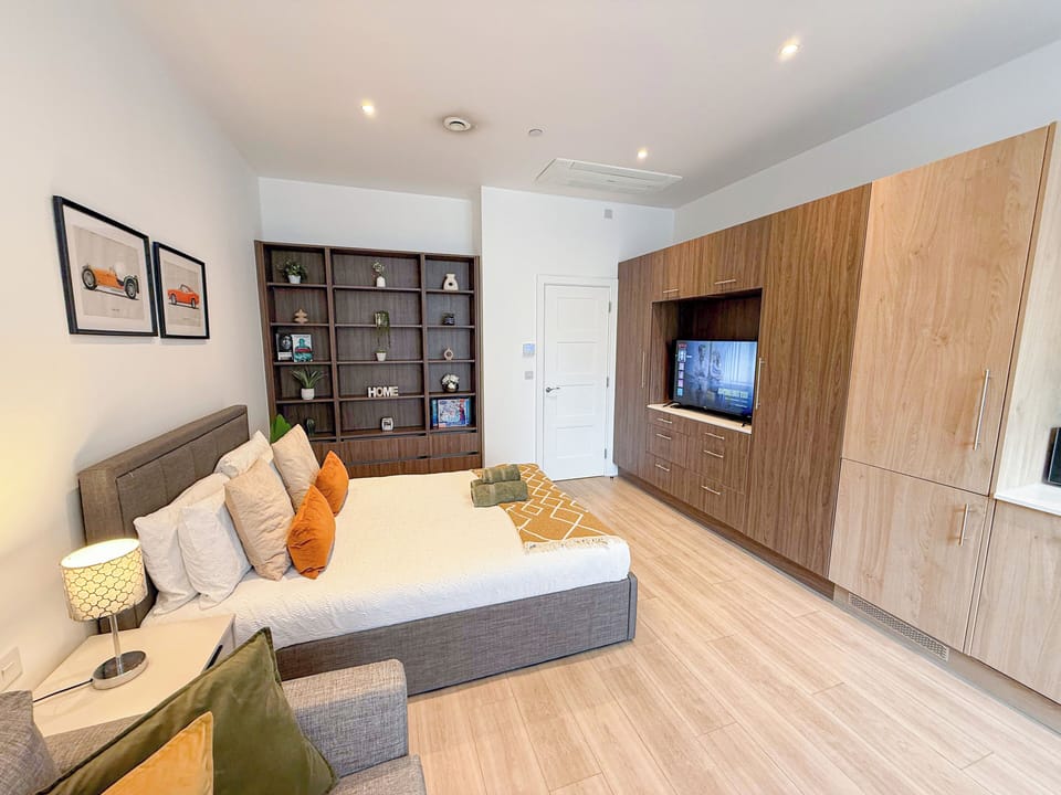 Bright open-plan studio flat near St John’s Wood, Regent’s Park, Lisson Grove