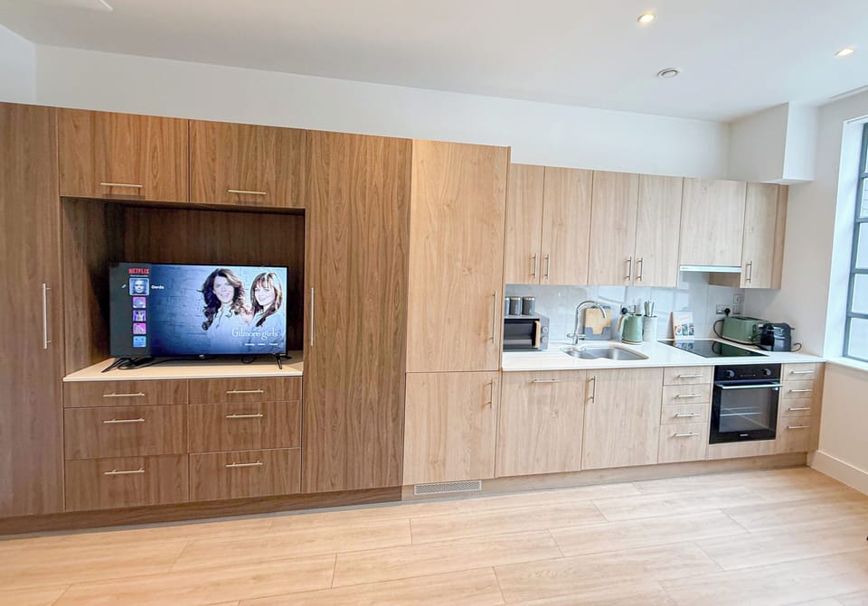 Bright open-plan studio flat near Paddington, Marylebone, Edgware Rd, Maida Vale