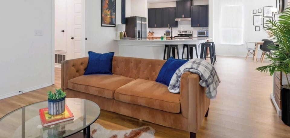 Bright and open, perfect for relaxation or catching up with loved ones after a day in Manor.