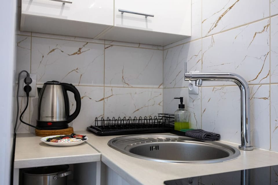 Kitchen with Fridge, Microwave, Stovetop | Book Now with RENTUJEMY.COM