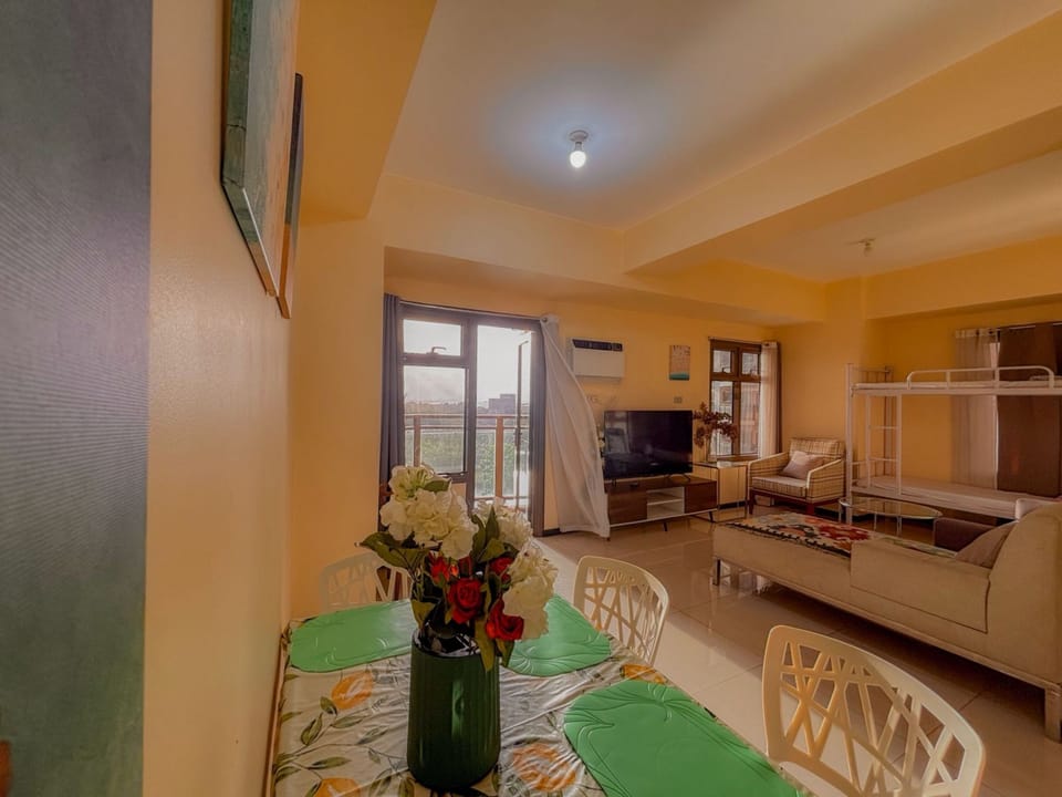 Signature Condo, 2 Bedrooms, Non Smoking, Kitchen | In-room dining