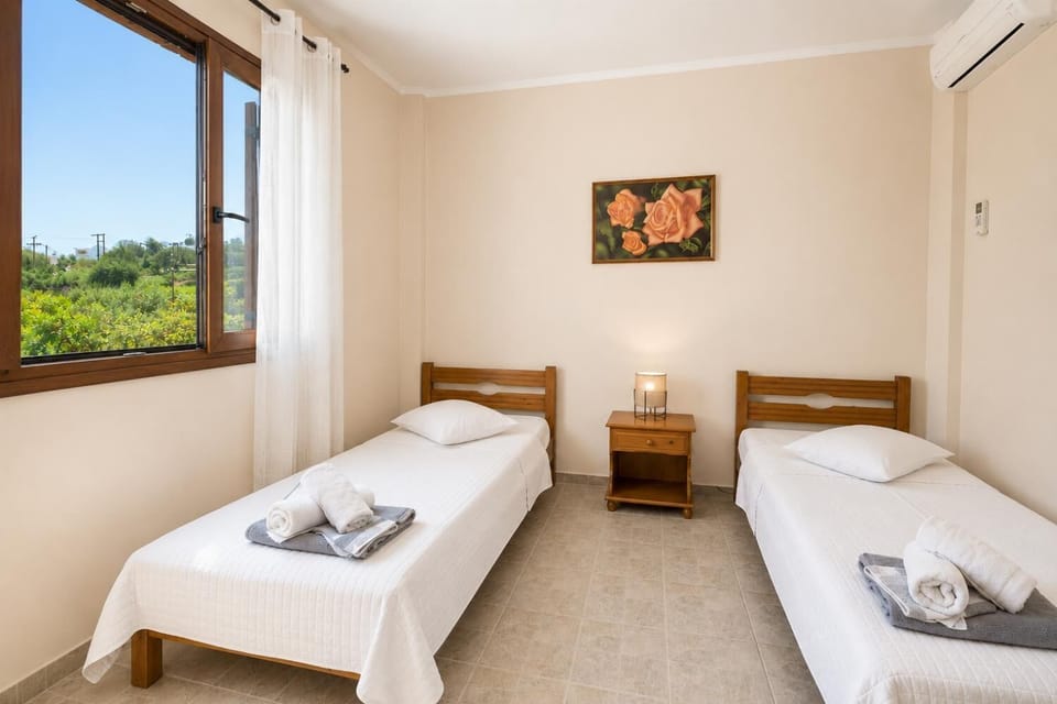 Twin bedroom with A/C