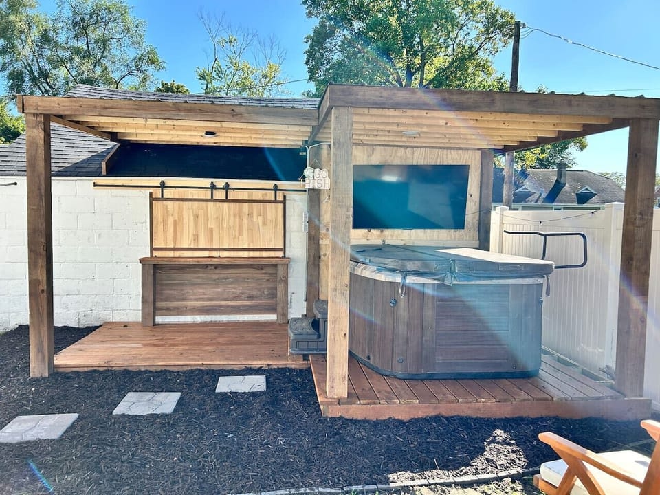 Back yard bar and hot tub