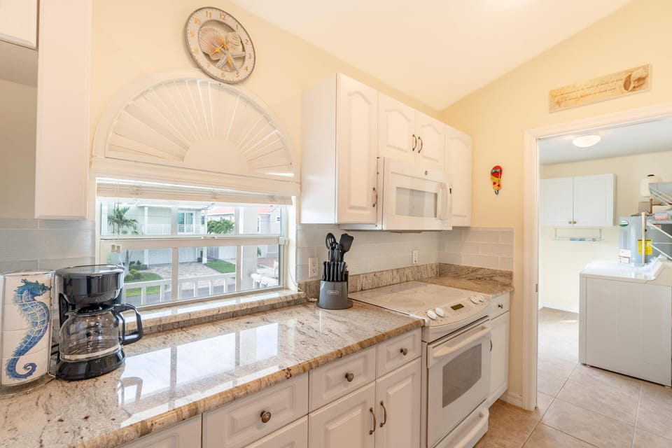 House, Multiple Beds (Beach Bound) | Private kitchen | Oven, toaster