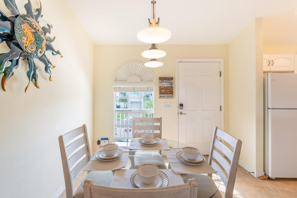 House, Multiple Beds (Beach Bound) | Dining