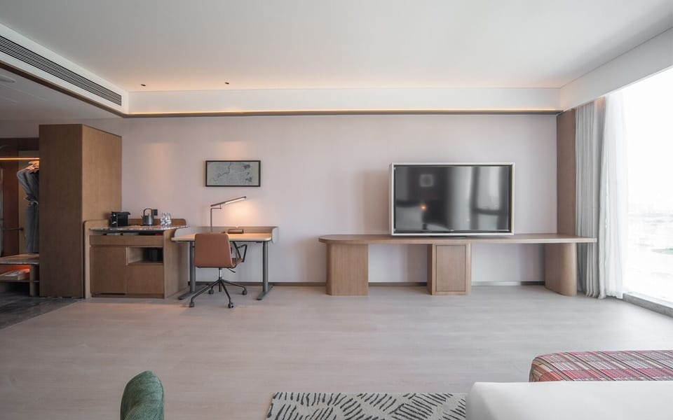 Deluxe Room, 1 King Bed | Premium bedding, down comforters, pillowtop beds, free minibar items