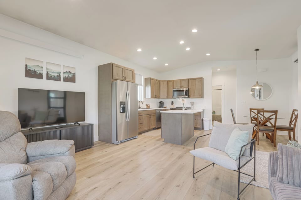 Living Room | Full Futon | Smart TV
