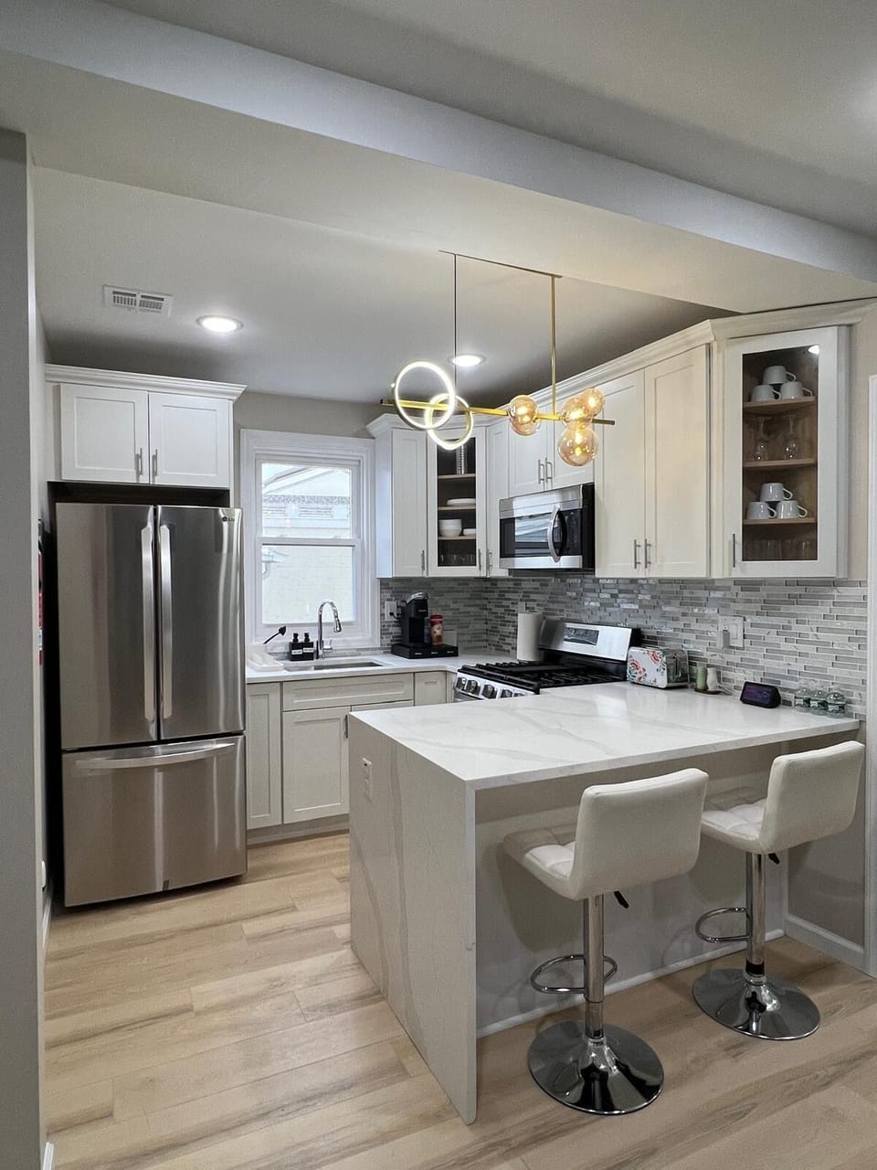 Modern living means multifunctional spaces—this kitchen is the heart of it all.