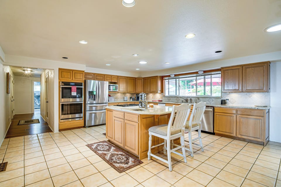 Kitchen | Keurig & Drip Coffee Makers | Crockpot | Dishwasher