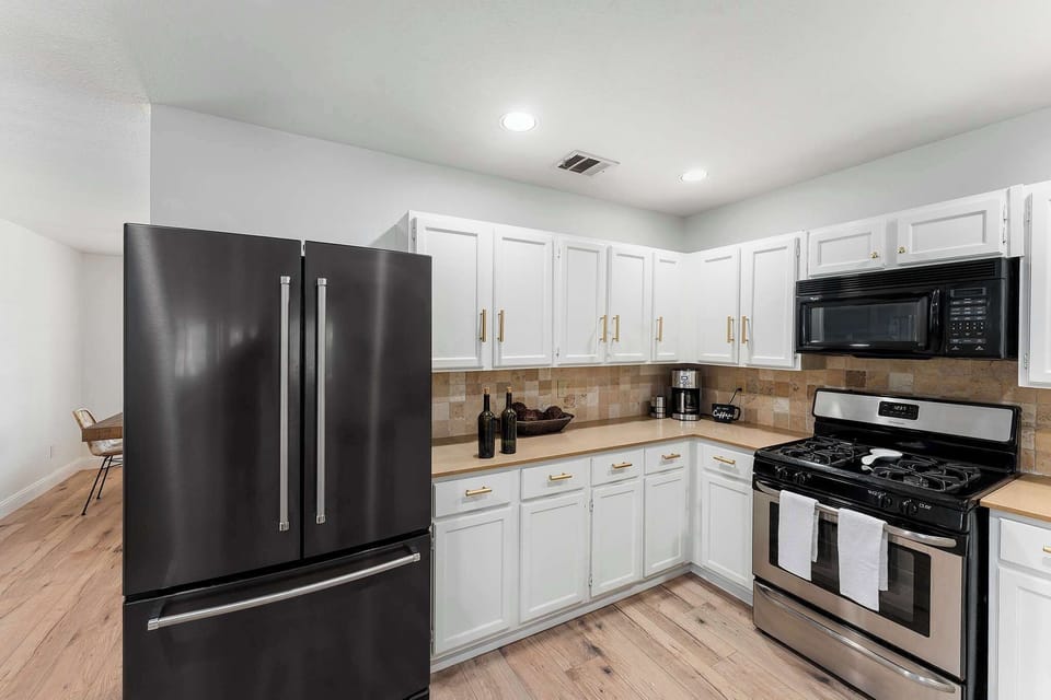 House, Multiple Beds, Patio, Garden View (Hoots Hollar Haus) | Private kitchen | Coffee/tea maker, fridge, microwave, oven