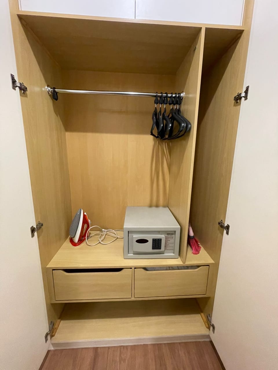 Deluxe Apartment | In-room safe, blackout drapes, soundproofing, iron/ironing board