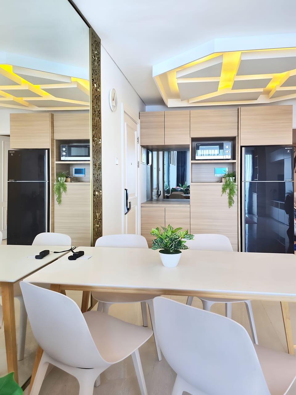 Apartment, 3 Bedrooms, City View | Dining room
