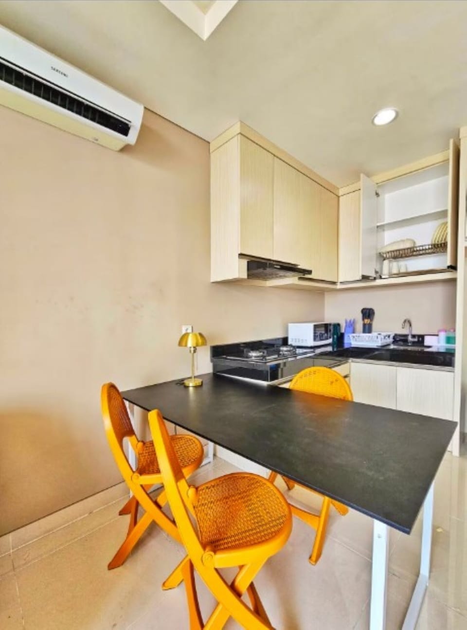 Apartment, 1 Bedroom, City View | Private kitchen | Fridge, microwave, stovetop, cookware/dishes/utensils