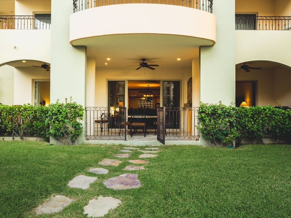 Only 3 villas from the Ocean, doesn't get better than this!