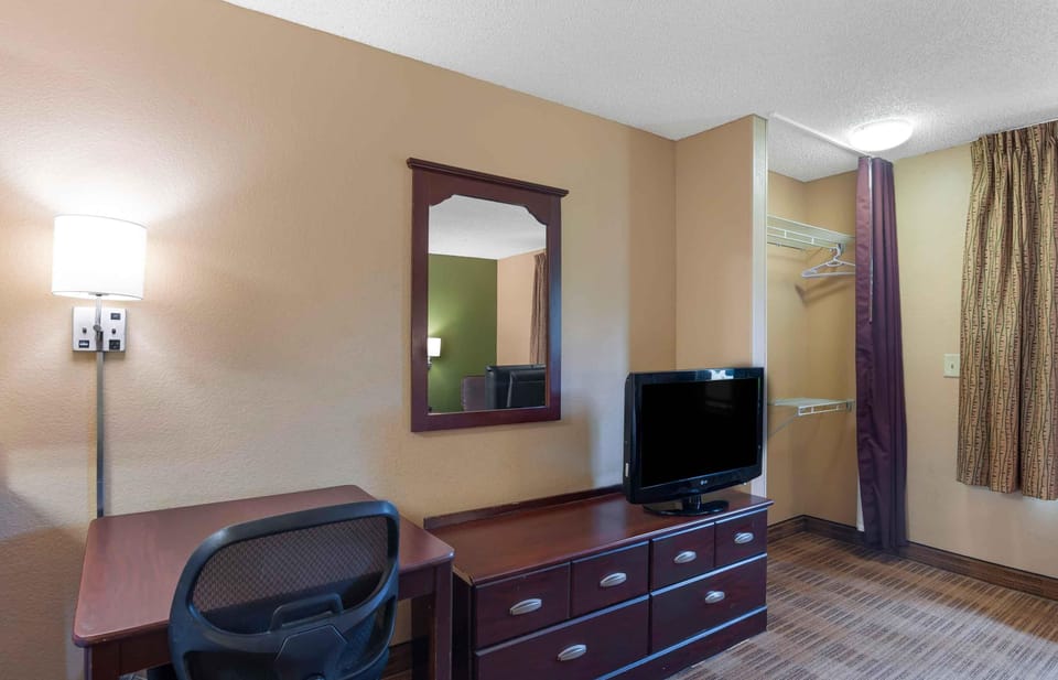 Desk, iron/ironing board, WiFi (free), bed sheets