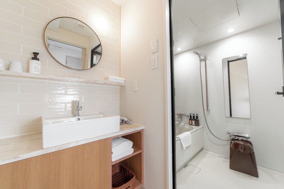 Twin Room, Non Smoking | Bathroom | Separate tub and shower, free toiletries, hair dryer, slippers
