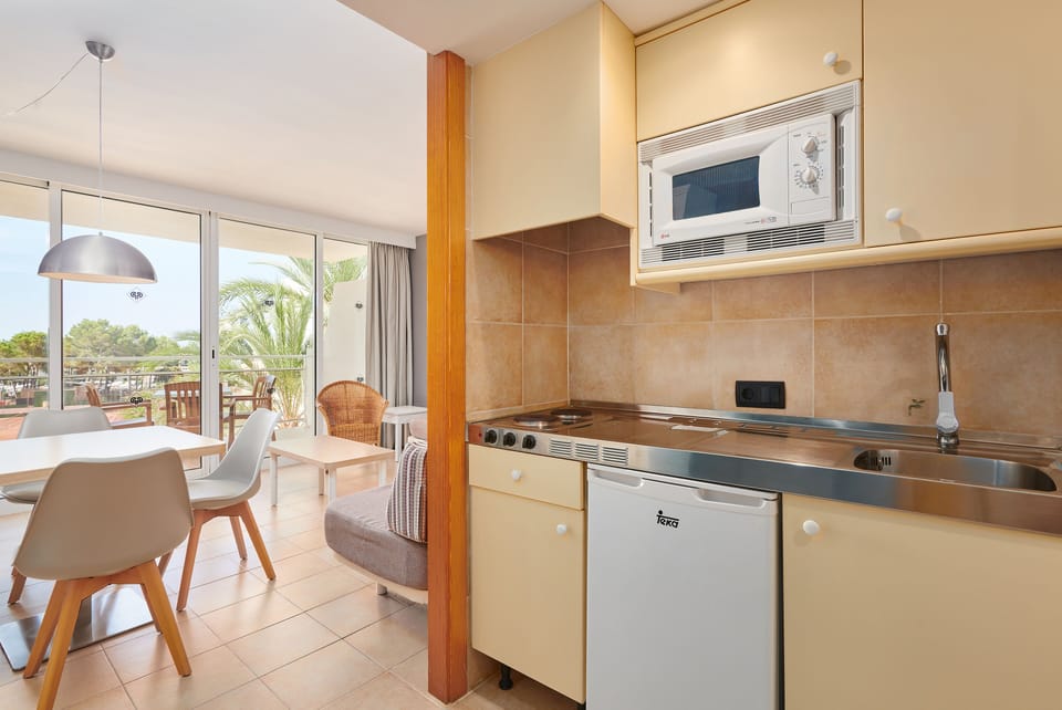 Fridge, microwave, stovetop, toaster