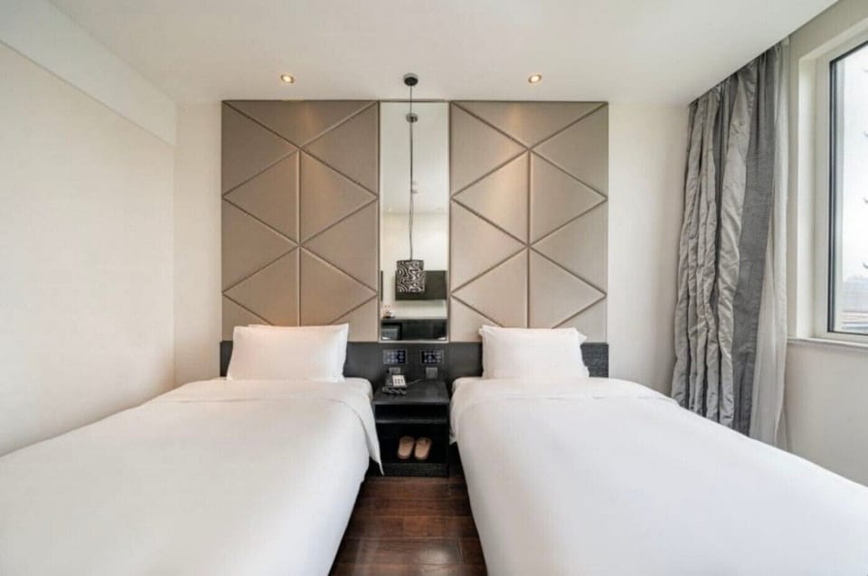Standard Twin Room | Hypo-allergenic bedding, minibar, desk, soundproofing