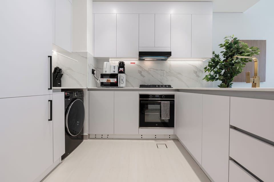 Deluxe Apartment, Balcony, City View | Private kitchen | Espresso maker, electric kettle