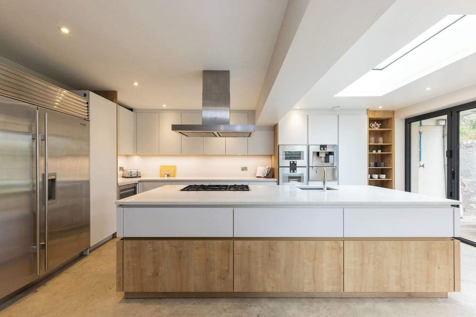 This fully equipped kitchen has everything you need to cook and prepare meals!