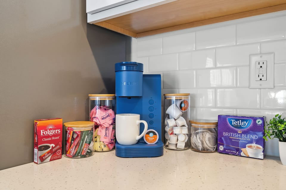 Townhome | Private kitchen | Electric kettle